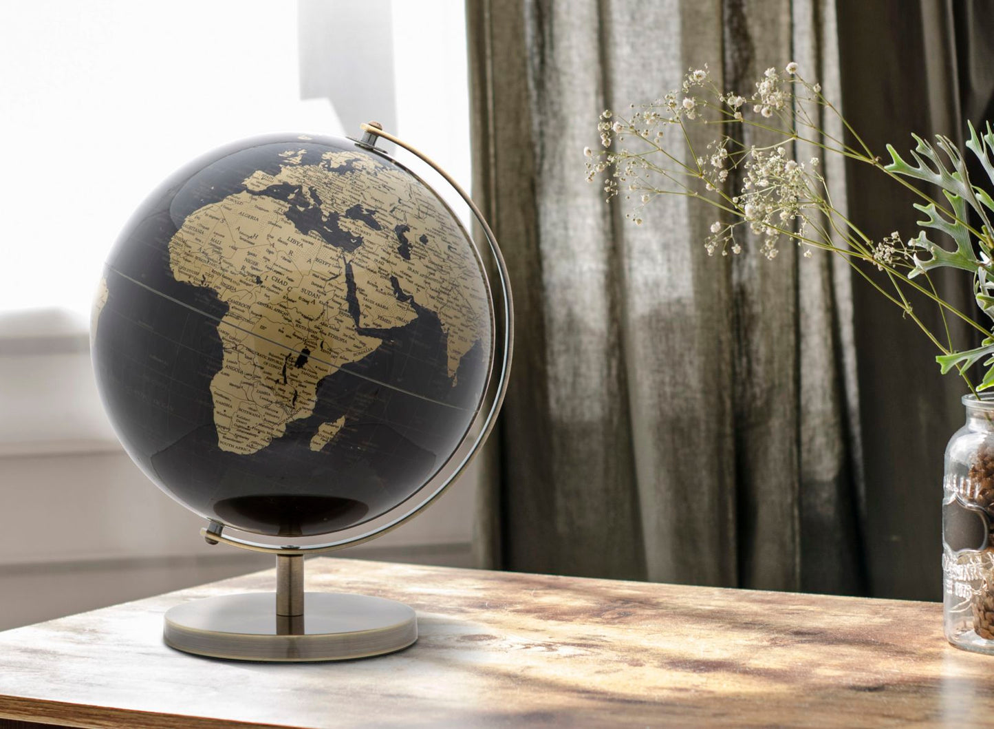 Wanderlust Globe Zwart Brons